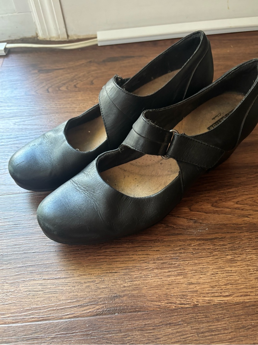 Clark’s Mary Jane pumps black size 10